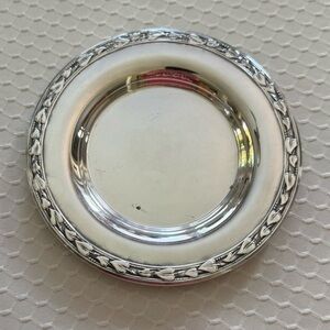 W M A Rogers Meadowbrook Silver Plate Dish 5.5in with leaf pattern border